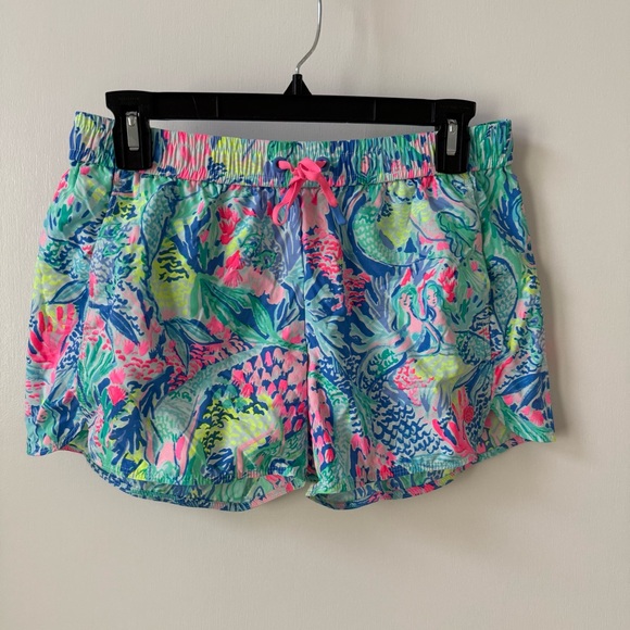 Lilly Pulitzer Run Around Shorts in Mermaid Cove - Picture 2 of 9